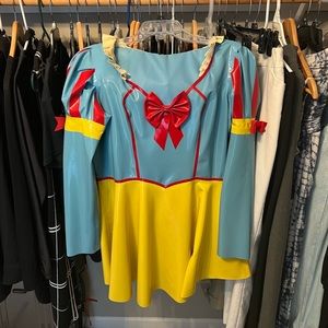 Latex Snow White outfit